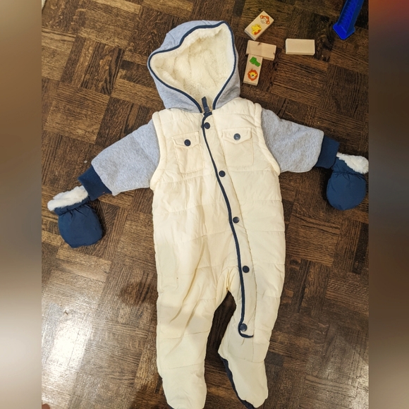 Baby Snowsuit Urban Republic size 9 months with attached mittens fur lined - Picture 1 of 5